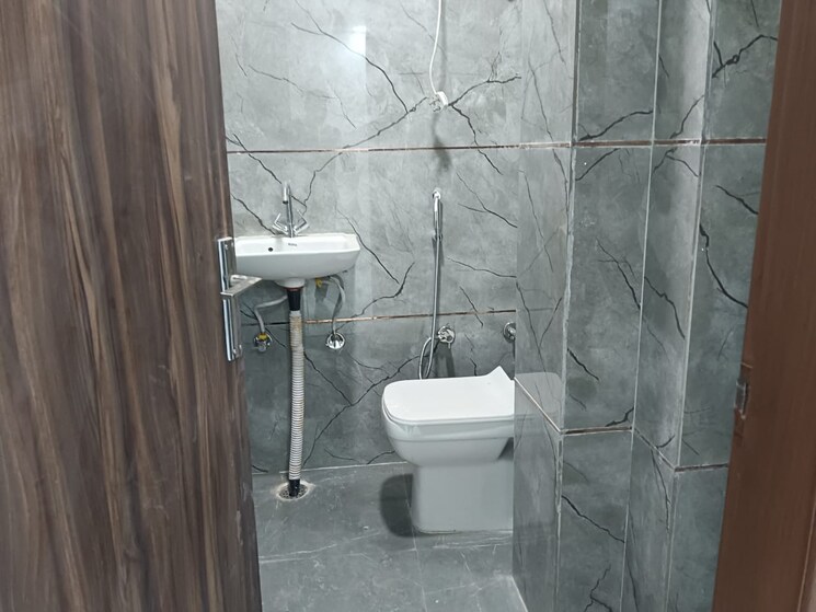 Bathroom, govindpuri 2 Bedroom 600 Sq.Ft. Builder Floor In Govindpuri Delhi 8920961