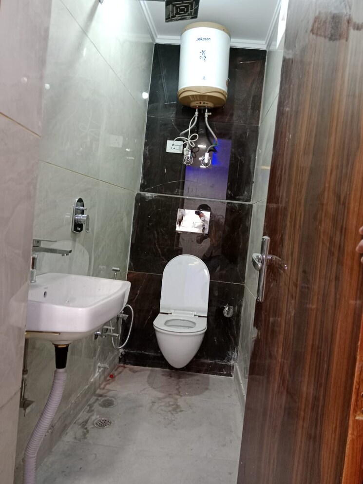 Bathroom, govindpuri 3 Bedroom 900 Sq.Ft. Builder Floor In Govindpuri Delhi 8920965