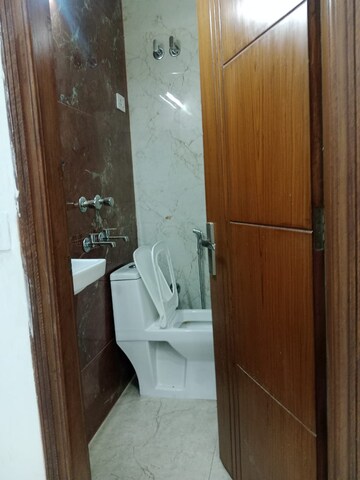 Furnished Amenities in 2 BHK Builder Floor at Govindpuri – for Sale
