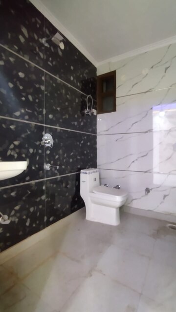 Furnished Amenities in 3 BHK Builder Floor at Govindpuri – for Rent