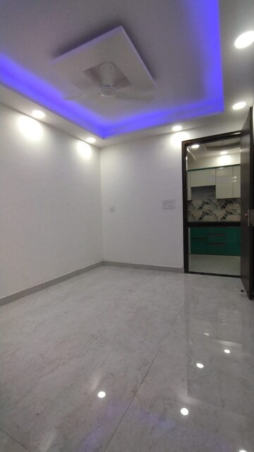 Room in 3 BHK Builder Floor at Govindpuri – for Rent