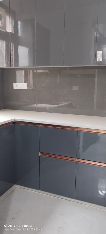 Furnished Amenities in 3 BHK Builder Floor at Govindpuri – for Rent