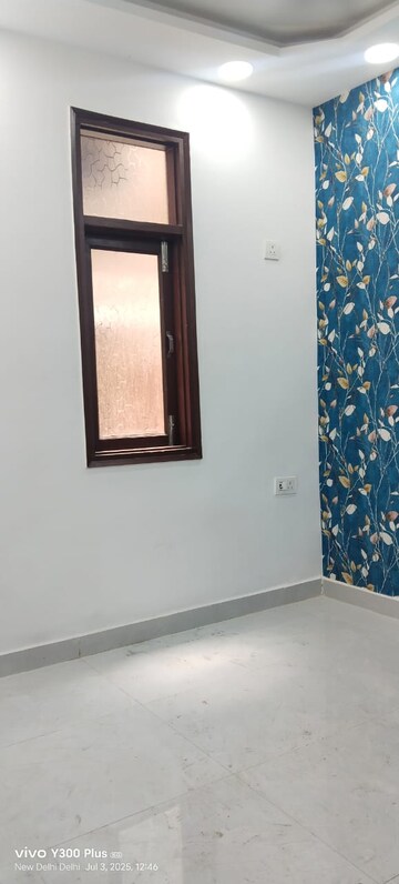 Room in 3 BHK Builder Floor at Govindpuri – for Rent