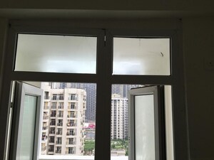 Room in 2 BHK Apartment at Mahagun Moderne, Sector 78 – for Sale