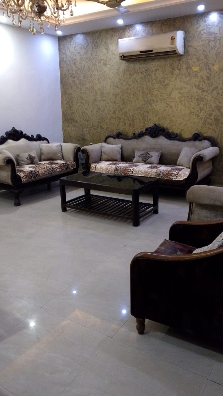 4 BHK + Extra Room Villa For Rent in RWA Apartments Sector 50