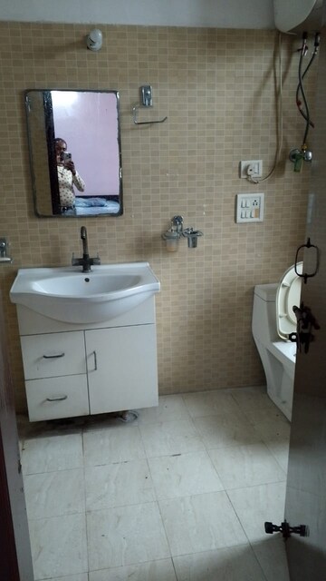 Bathroom in 4 BHK Villa at RWA Apartments Sector 50, Sector 50 – for Rent