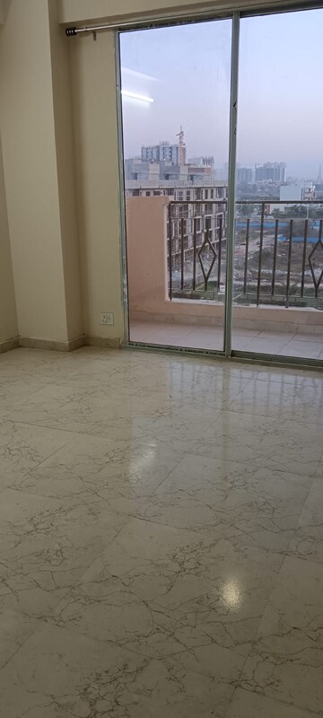Room in 2.5 BHK Builder Floor at Smart World Gems, Sector 89 – for Rent
