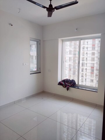 Room in 2 BHK Apartment at Yashwin Orizzonte, Kharadi – for Rent