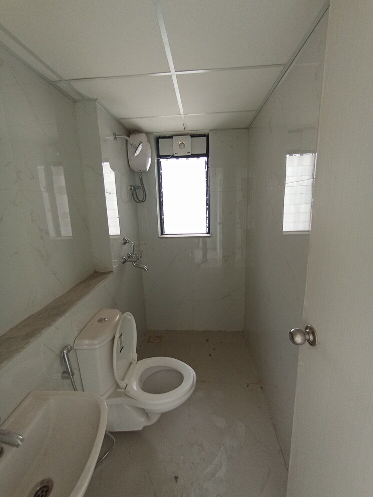 Bathroom, runwal-gardens-phase-2 3 Bedroom 916 Sq.Ft. Apartment In Dombivli East Thane 8921016