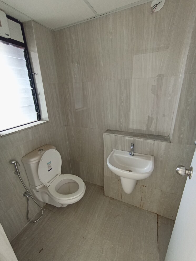 Bathroom, runwal-gardens-phase-2 3 Bedroom 904 Sq.Ft. Apartment In Dombivli East Thane 8921020