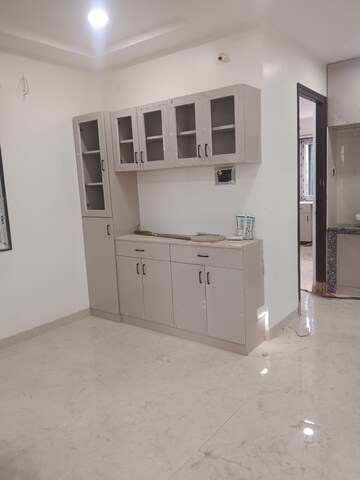 Room in 3 BHK Apartment at Manikonda – for Rent