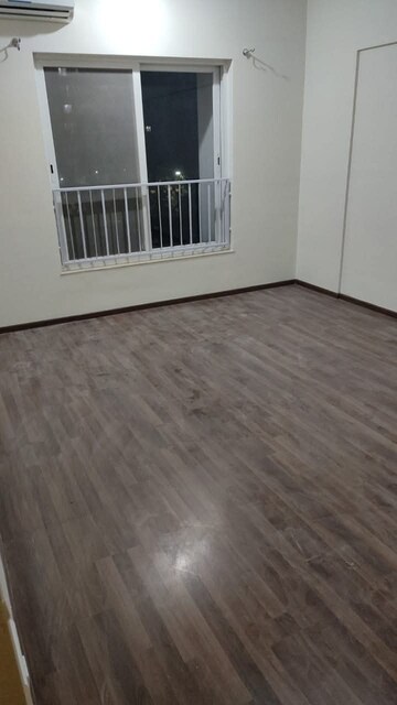 Room in 2 BHK Apartment at Vascon Forest County, Kharadi – for Rent