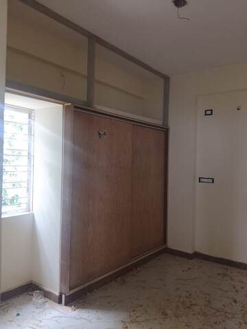 Room in 3 BHK Apartment at Manikonda – for Rent