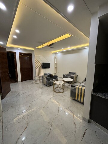 Living Room in 3 BHK Builder Floor at Golden Floors, Sector 50 – for Rent