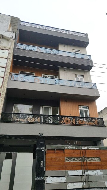 1 RK Builder Floor – Exterior View View at Baani Square, Sector 50 - for Rent