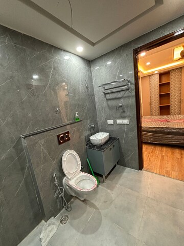 Bathroom in 1 RK Builder Floor at Baani Square, Sector 50 – for Rent