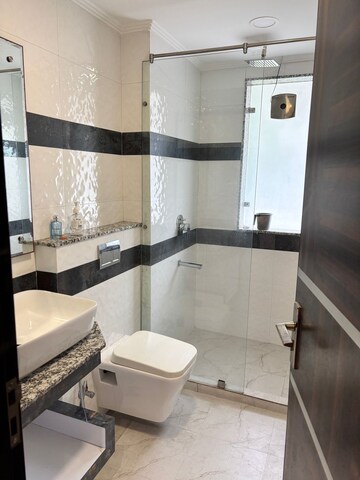 Master Bedroom in 2.5 BHK Builder Floor at Baani Square, Sector 50 – for Rent