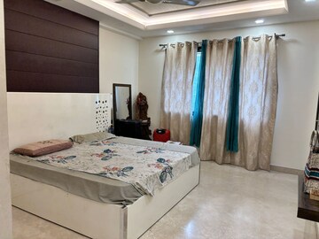 Bedroom in 2.5 BHK Builder Floor at Baani Square, Sector 50 – for Rent