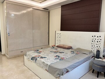 Bedroom in 2.5 BHK Builder Floor at Baani Square, Sector 50 – for Rent
