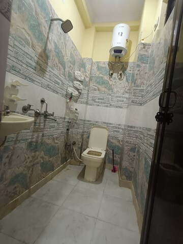 Bathroom in 2.5 BHK Builder Floor at Mayur Vihar Phase 1 Extension – for Rent