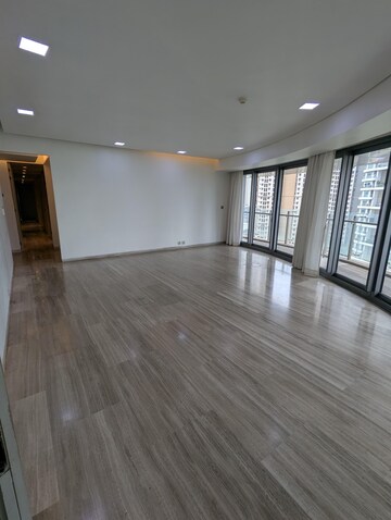 Room in 4 BHK Apartment at Lodha The World Towers World One Tier 2, Worli – for Rent