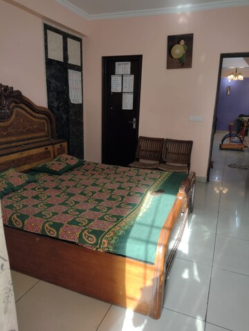 Bedroom in 3.5 BHK Apartment at Gaur City 6th Avenue, Sector 4 Greater Noida – for Rent