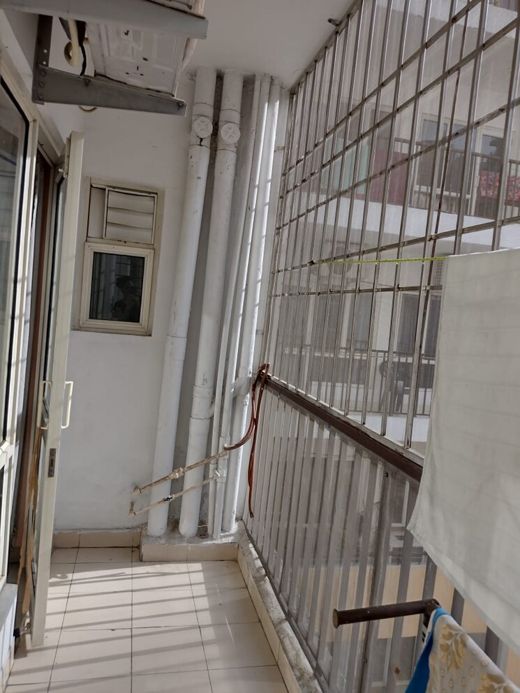 Balcony, gaur-city-6th-avenue 3.5 Bedroom 1470 Sq.Ft. Apartment In Sector 4 Greater Noida Greater Noida 8921097