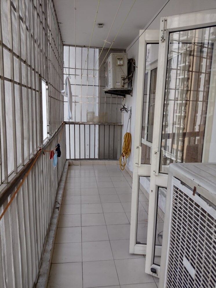 Balcony, gaur-city-6th-avenue 3.5 Bedroom 1470 Sq.Ft. Apartment In Sector 4 Greater Noida Greater Noida 8921097