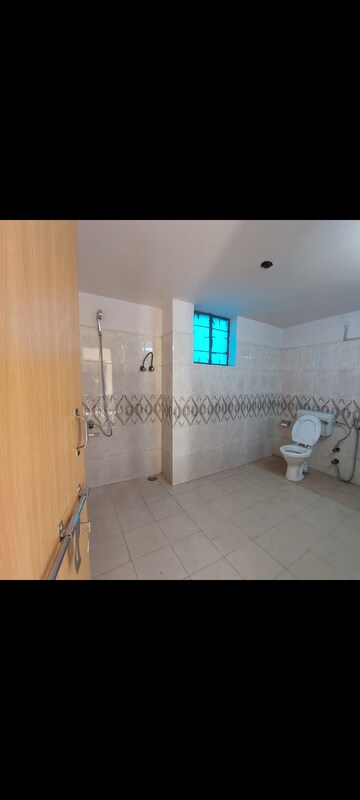 Bathroom in 1 BHK Apartment at Sarita Vihar Pocket-J RWA, Sarita Vihar – for Rent