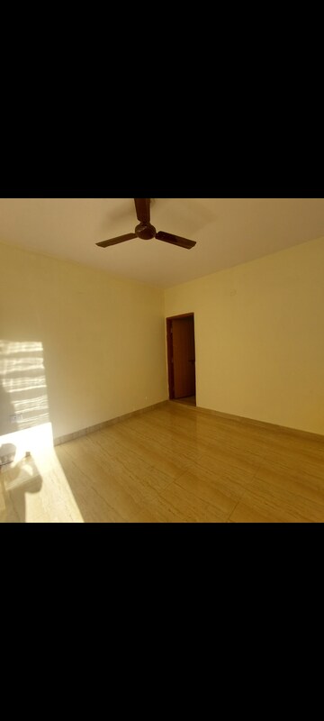 Room in 1 BHK Apartment at Sarita Vihar Pocket-J RWA, Sarita Vihar – for Rent