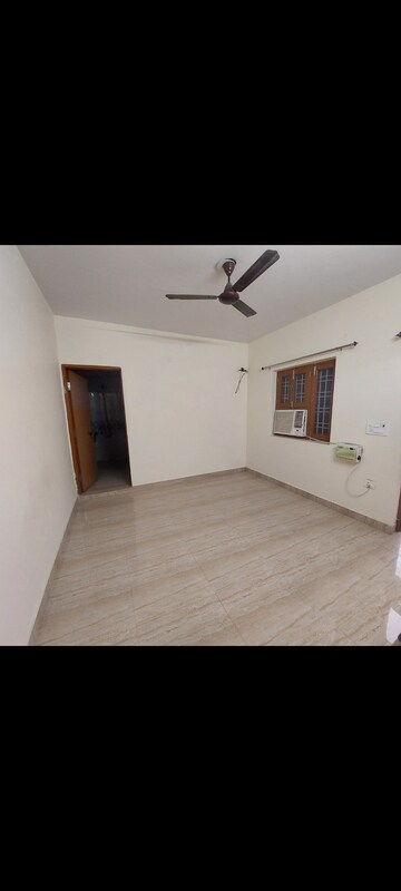 Room in 1 BHK Apartment at Sarita Vihar Pocket-J RWA, Sarita Vihar – for Rent