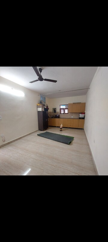 Room in 1 BHK Apartment at Sarita Vihar Pocket-J RWA, Sarita Vihar – for Rent