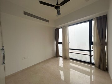 Room in 4 BHK Apartment at Lodha Marquise, Worli – for Rent