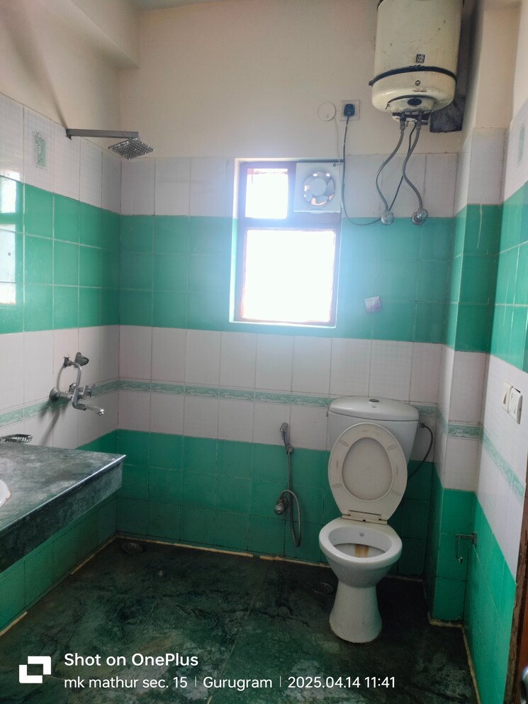 Bathroom, raheja-teachers-apartments 3 Bedroom 1450 Sq.Ft. Apartment In Sector 31 Gurgaon 8921110