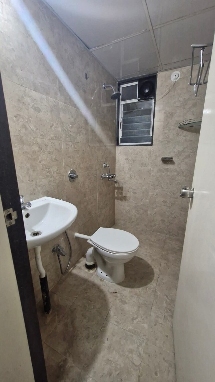 Bathroom, kohinoor-zen-estate 2 Bedroom 752 Sq.Ft. Apartment In Kharadi Pune 8921132