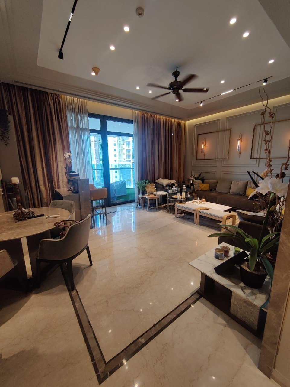 4 BHK + Servant Room Apartment For Rent in Rustomjee Crown