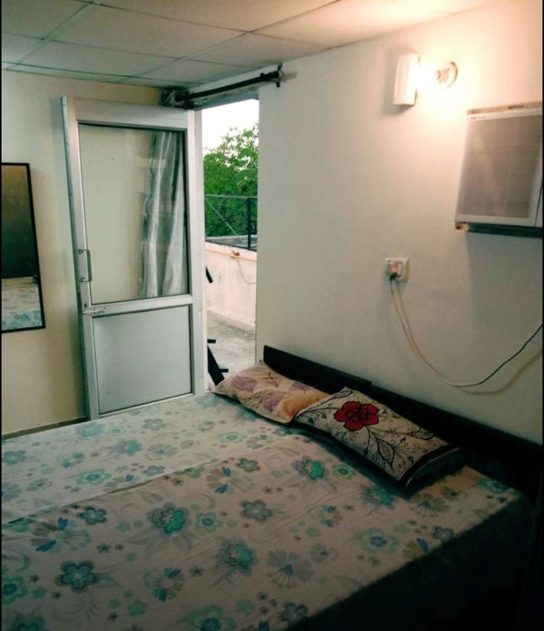 1 BHK Builder Floor For Rent in 1room With Kitchen Bathro