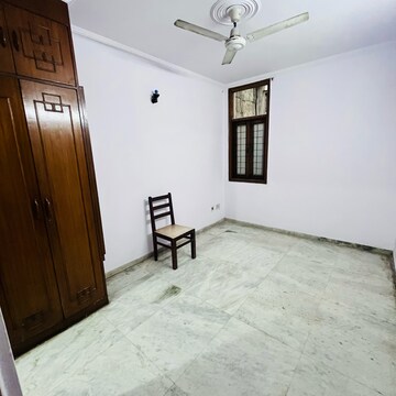 Room in 2 BHK Builder Floor at Khirki Extension – for Rent