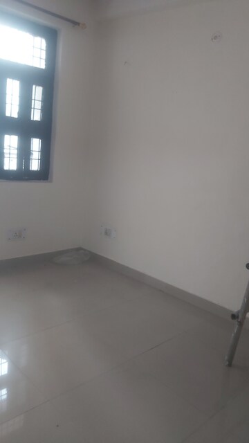 Room in 2.5 BHK Builder Floor at Mayur Vihar – for Rent