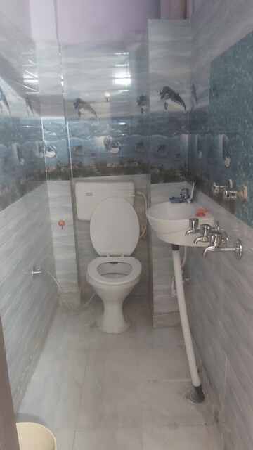 Bathroom in 2.5 BHK Builder Floor at Mayur Vihar – for Rent