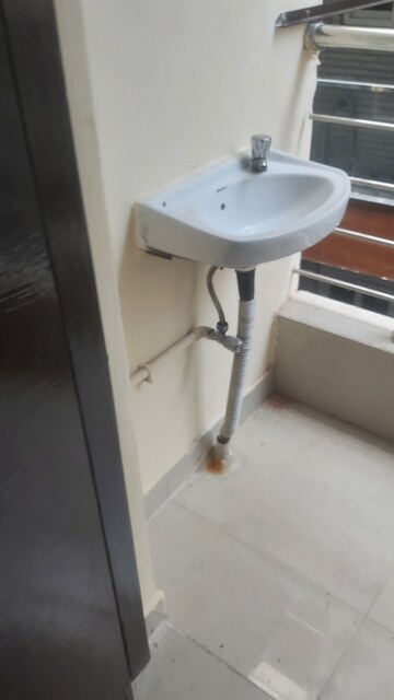Bathroom in 2.5 BHK Builder Floor at Mayur Vihar – for Rent