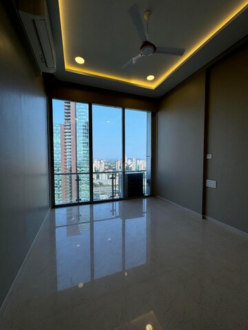 Room in 4 BHK Apartment at Kohinoor Square Altissimo, Dadar West – for Rent