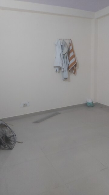 Furnished Amenities in 2.5 BHK Builder Floor at Mayur Vihar – for Rent