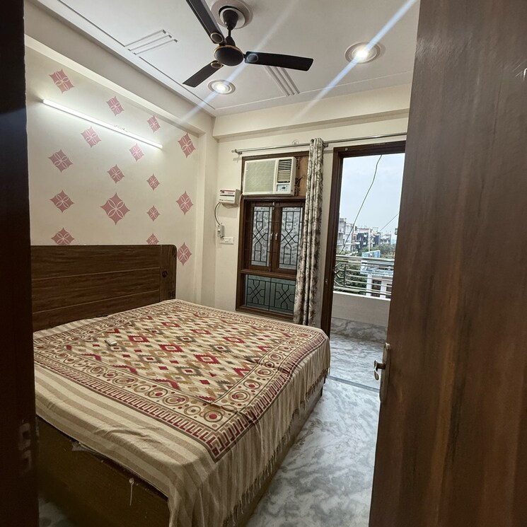 Bedroom, sector 63a 1.5 Bedroom 500 Sq.Ft. Builder Floor In Sector 63a Noida 8921198
