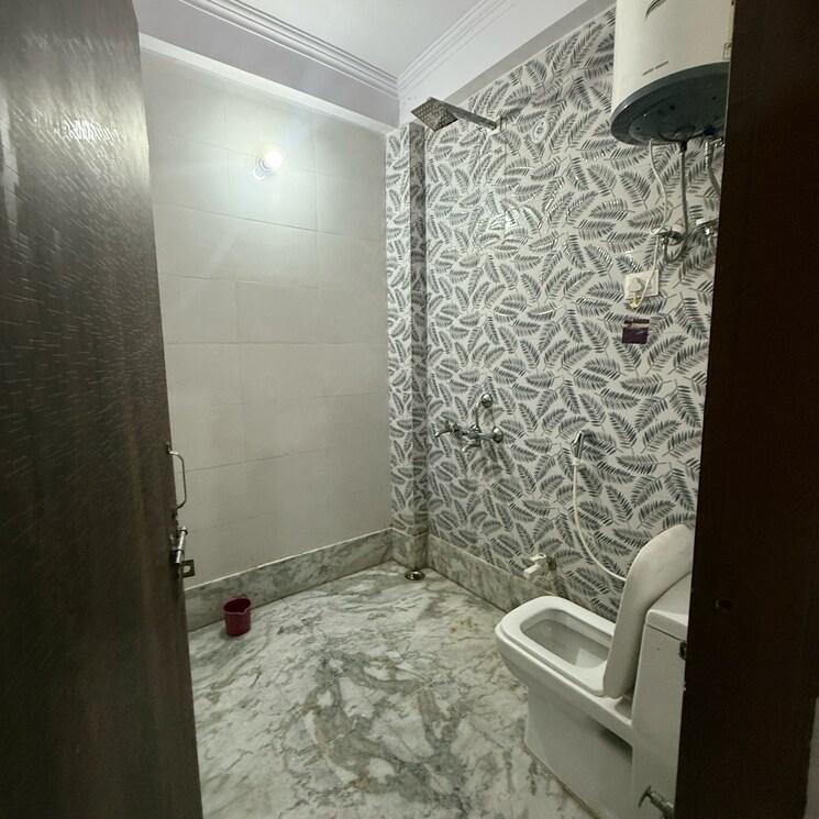 Attached Bathroom, sector 63a 1.5 Bedroom 500 Sq.Ft. Builder Floor In Sector 63a Noida 8921198