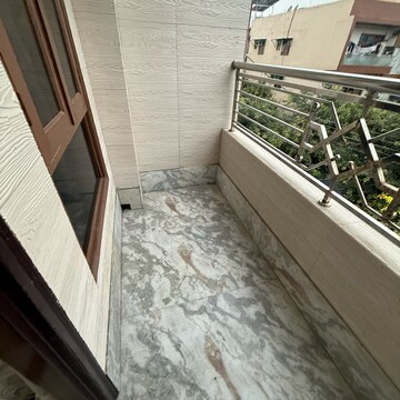 Balcony in 1.5 BHK Builder Floor at Sector 63a – for Rent
