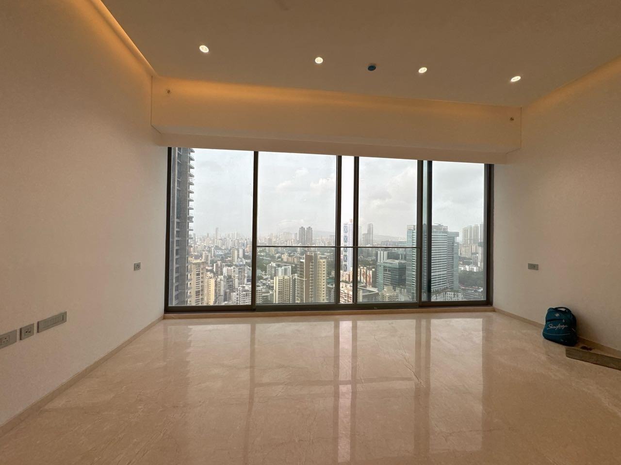 4 BHK + Servant Room Apartment For Rent in Prabhadevi