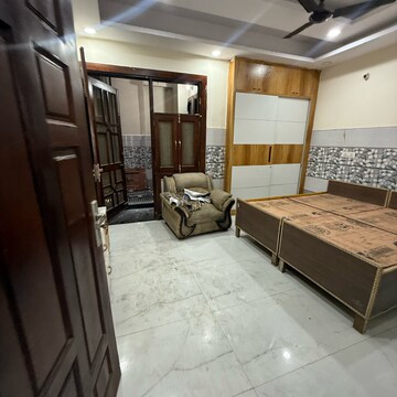 Master Bedroom in 2.5 BHK Builder Floor at Sector 63a – for Rent