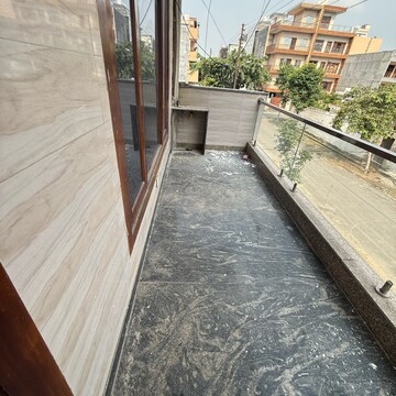 Balcony in 2.5 BHK Builder Floor at Sector 63a – for Rent