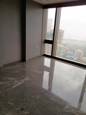 Room in 4 BHK Apartment at Lodha Trump Tower, Worli – for Rent